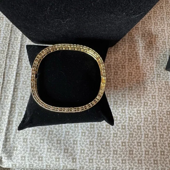 Elegant Gold and Silver Women's Bracelet - Picture 3 of 4